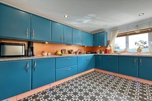 Kitchen- click for photo gallery